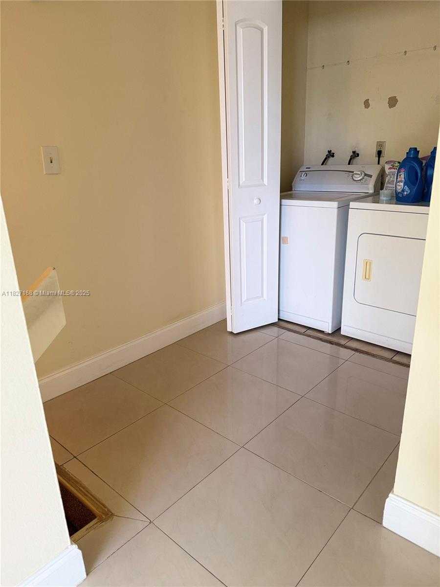 Small Image of 9365 FONTAINEBLEAU, Miami Number 32