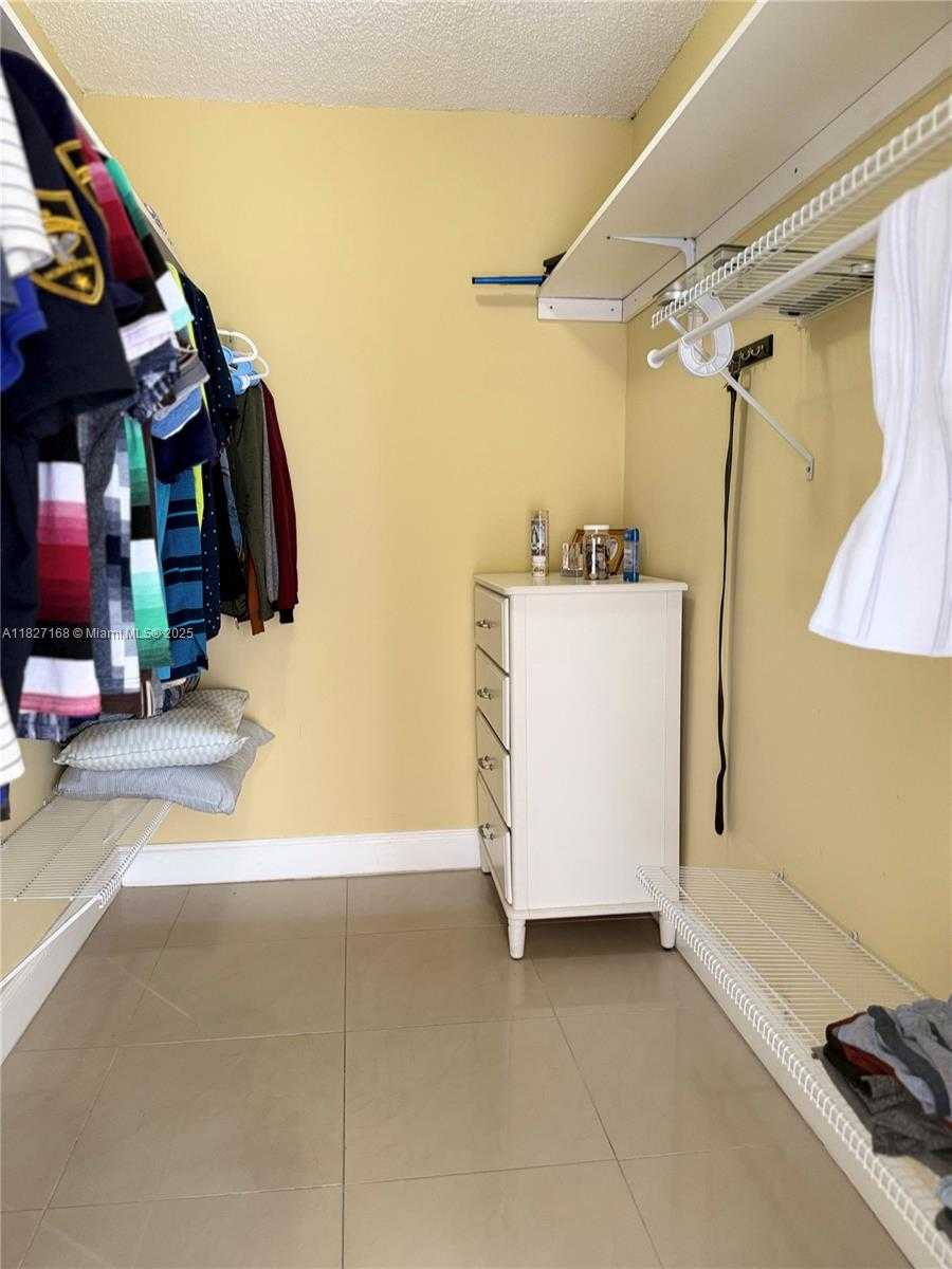 Small Image of 9365 FONTAINEBLEAU, Miami Number 33