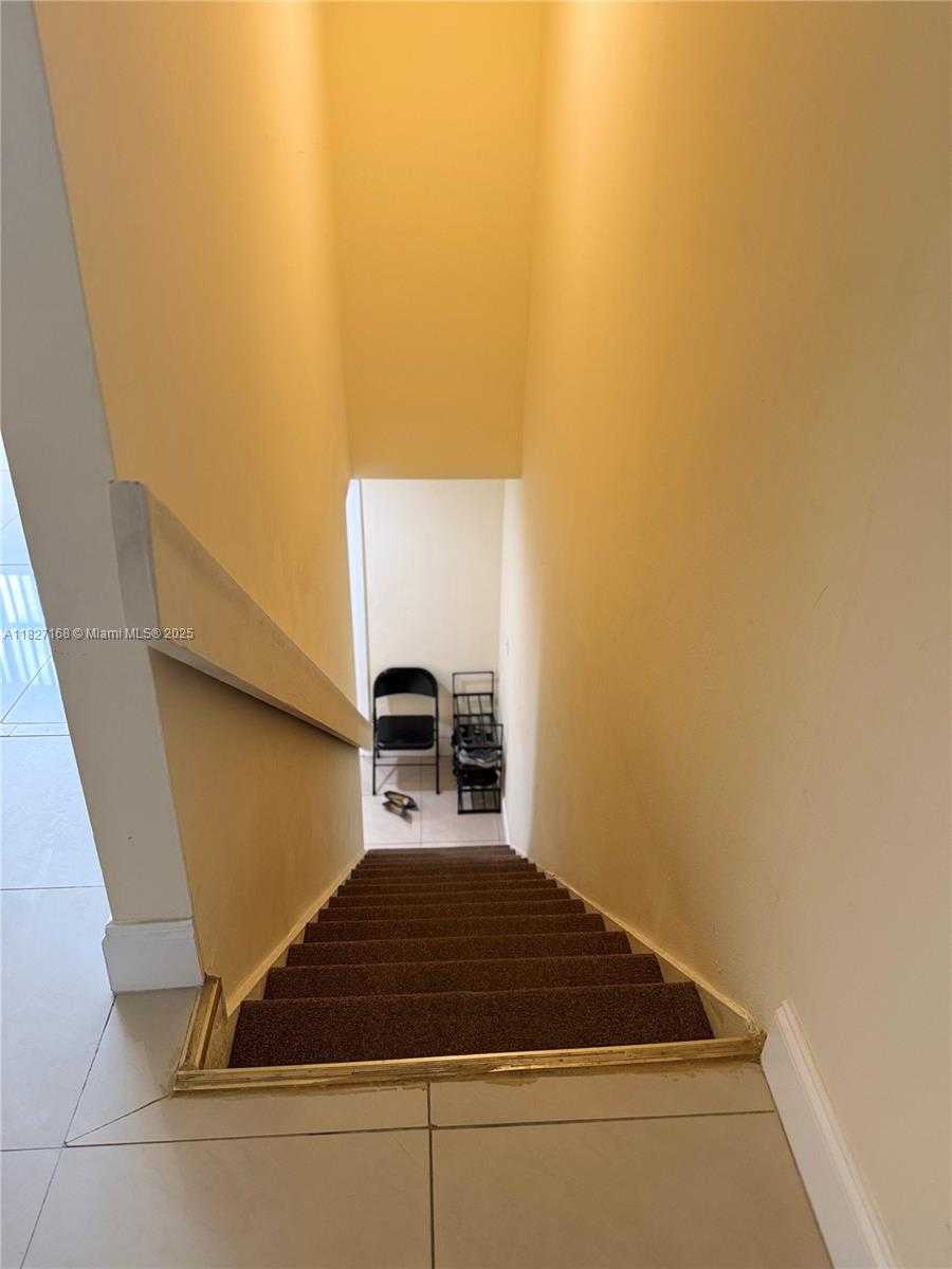 Small Image of 9365 FONTAINEBLEAU, Miami Number 34