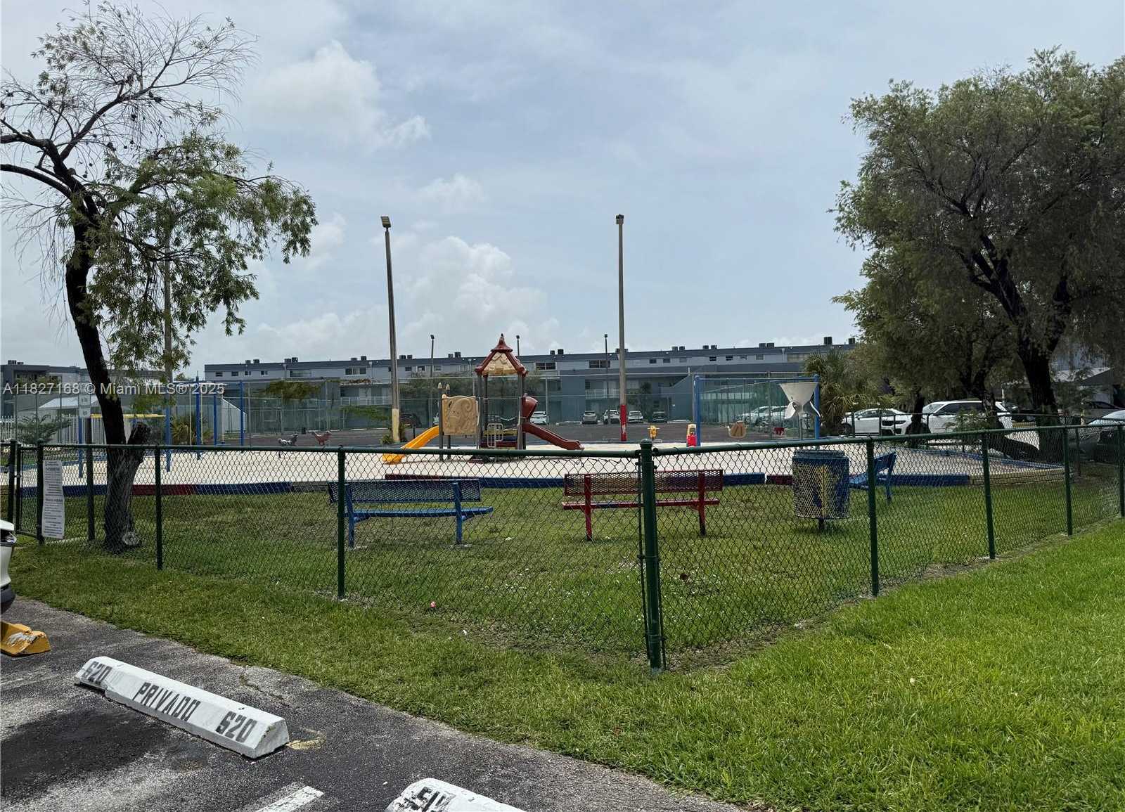 Small Image of 9365 FONTAINEBLEAU, Miami Number 38