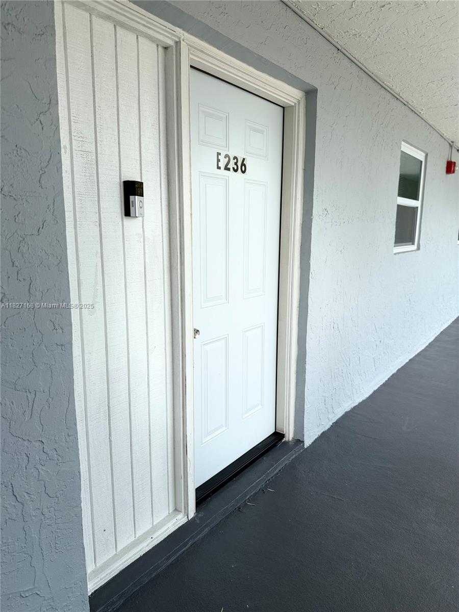 Small Image of 9365 FONTAINEBLEAU, Miami Number 7