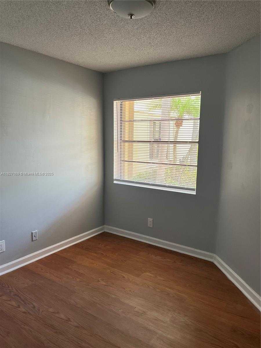 Small Image of 6298 NORTH WEST 170TH LN, Hialeah Number 10