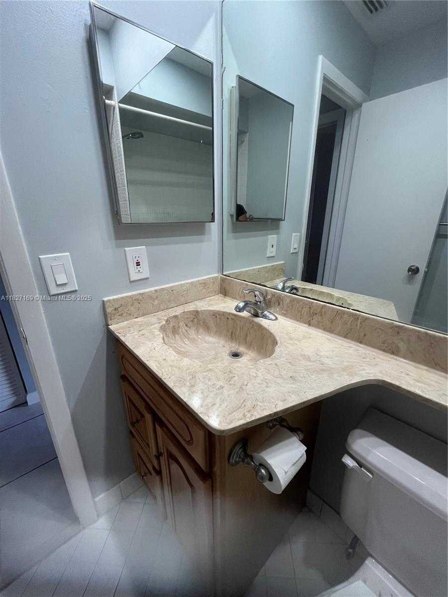 Small Image of 6298 NORTH WEST 170TH LN, Hialeah Number 13