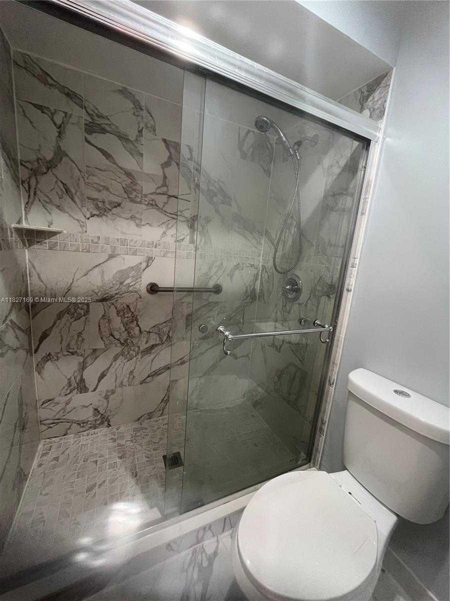 Small Image of 6298 NORTH WEST 170TH LN, Hialeah Number 15
