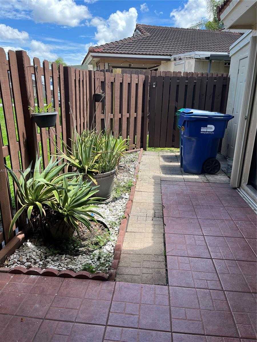 Small Image of 6298 NORTH WEST 170TH LN, Hialeah Number 18
