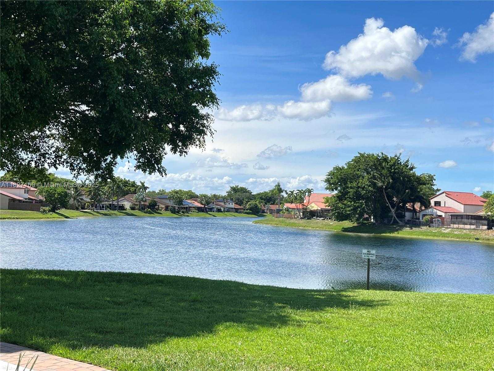 Small Image of 6298 NORTH WEST 170TH LN, Hialeah Number 22
