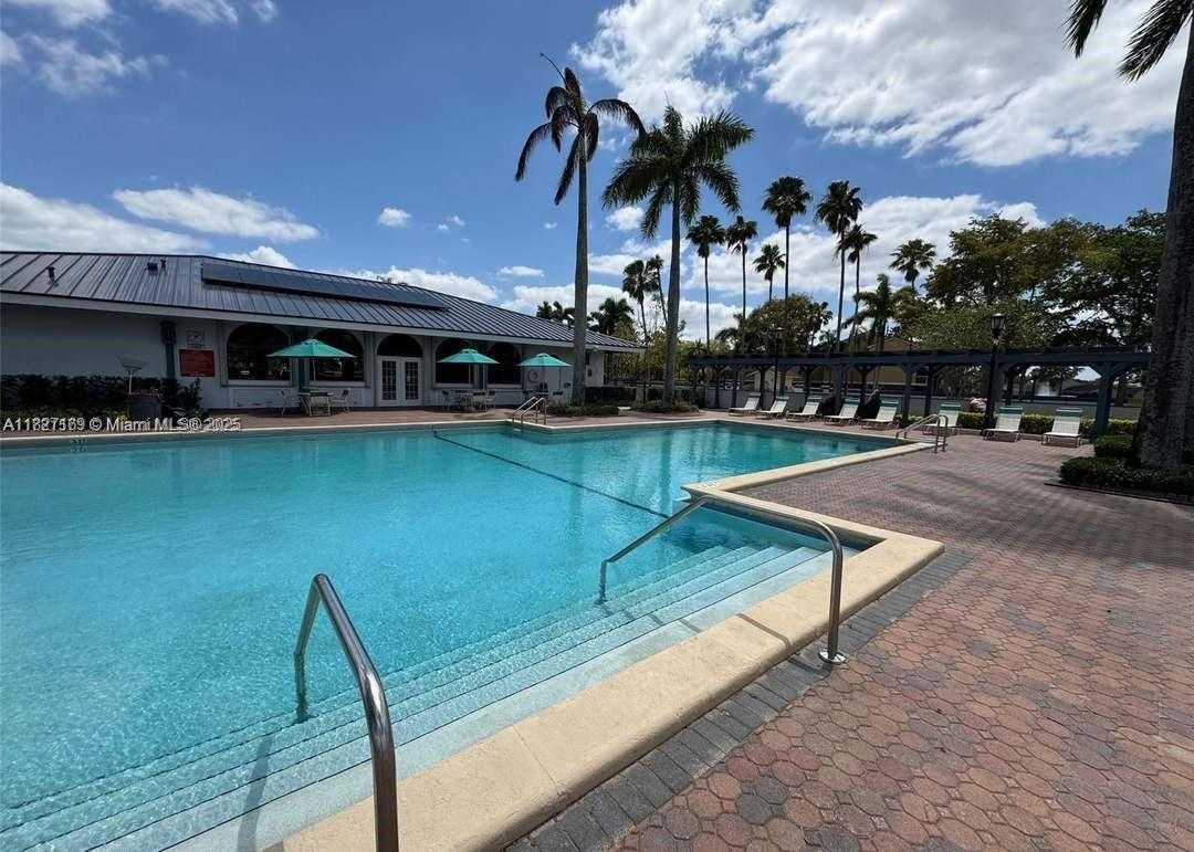 Small Image of 6298 NORTH WEST 170TH LN, Hialeah Number 24