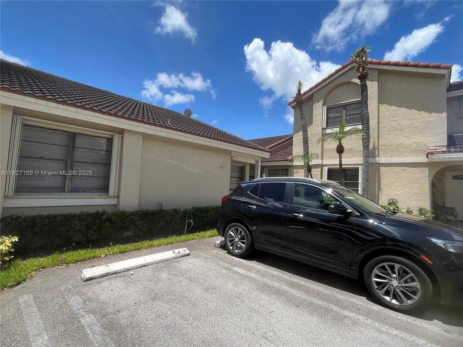 Small Image of 6298 NORTH WEST 170TH LN, Hialeah Number 25
