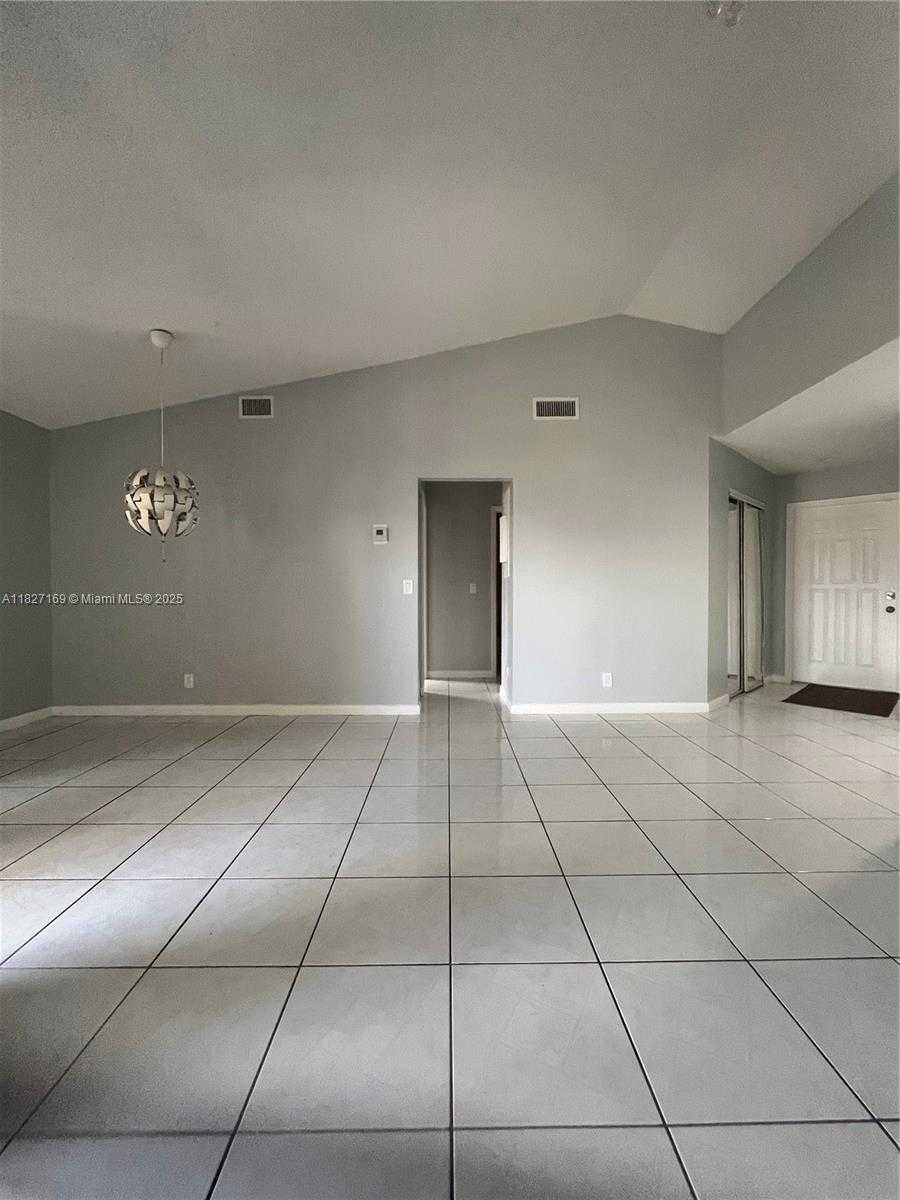 Small Image of 6298 NORTH WEST 170TH LN, Hialeah Number 6