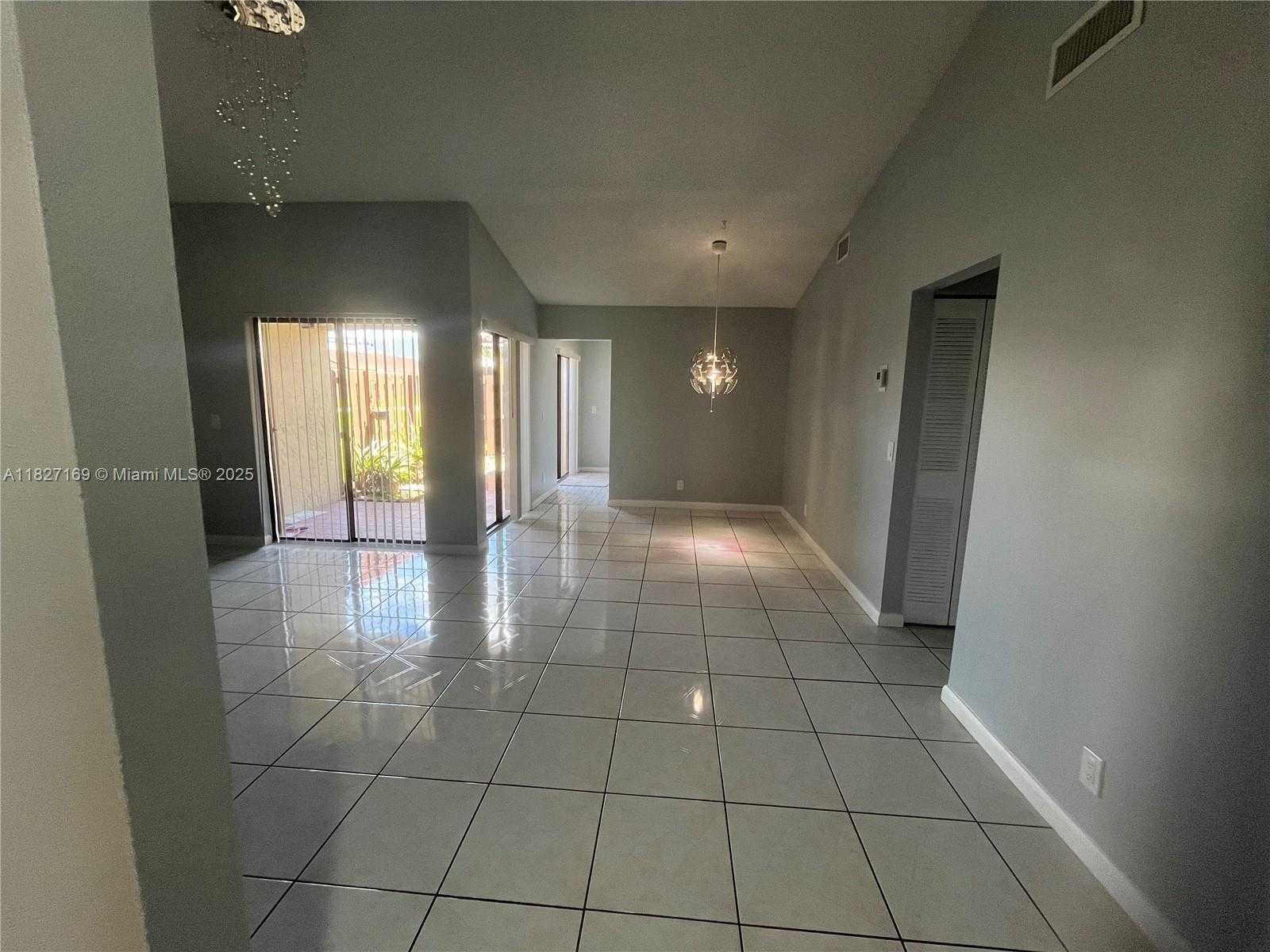 Small Image of 6298 NORTH WEST 170TH LN, Hialeah Number 8
