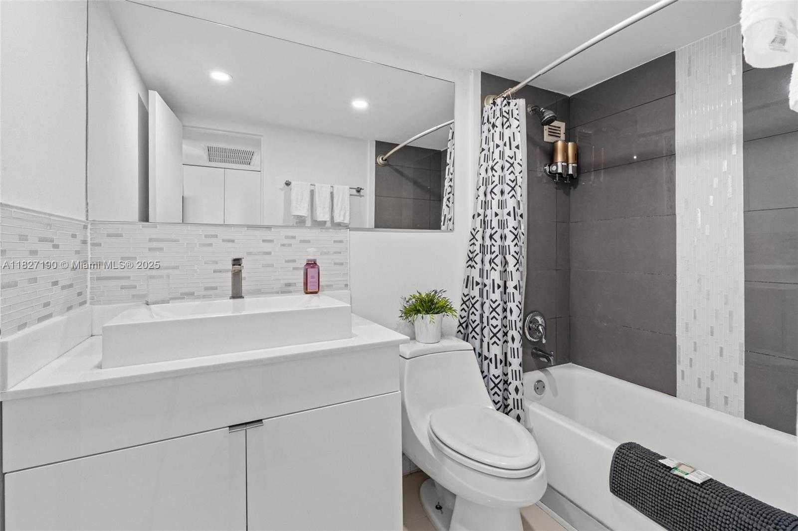Small Image of 19201 COLLINS AVE #124, Sunny Isles Beach Number 14