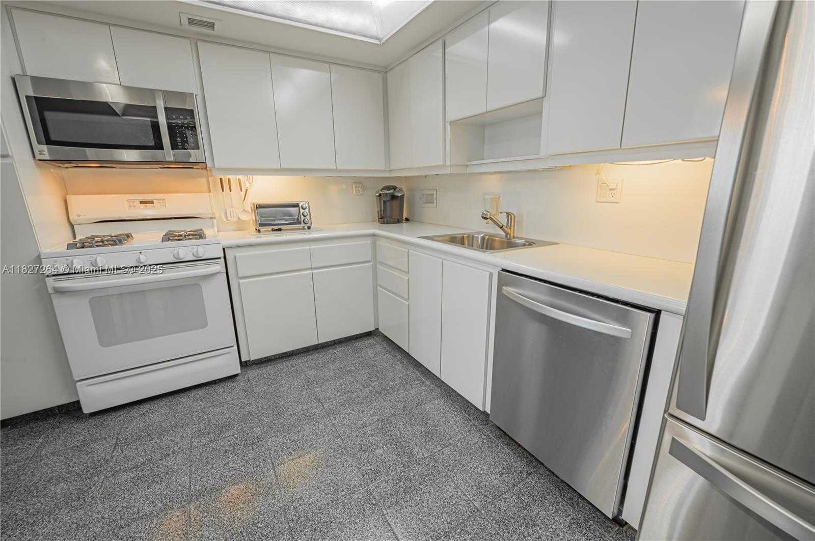 Small Image of 2030 SOUTH OCEAN DR #2126, Hallandale Beach Number 27