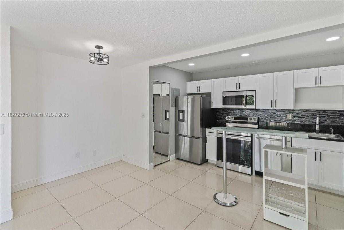 Small Image of 4110 NORTH WEST 79TH AVE #2C, Doral Number 6