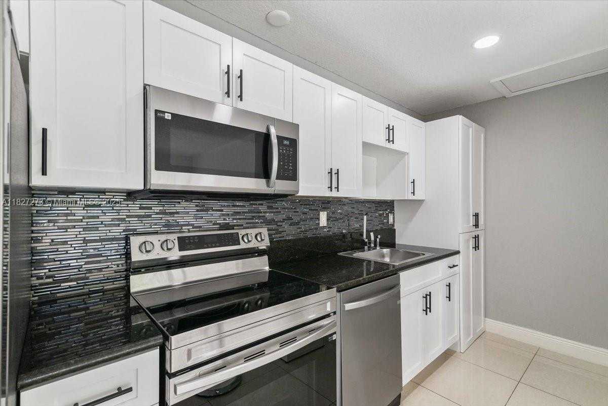 Small Image of 4110 NORTH WEST 79TH AVE #2C, Doral Number 7