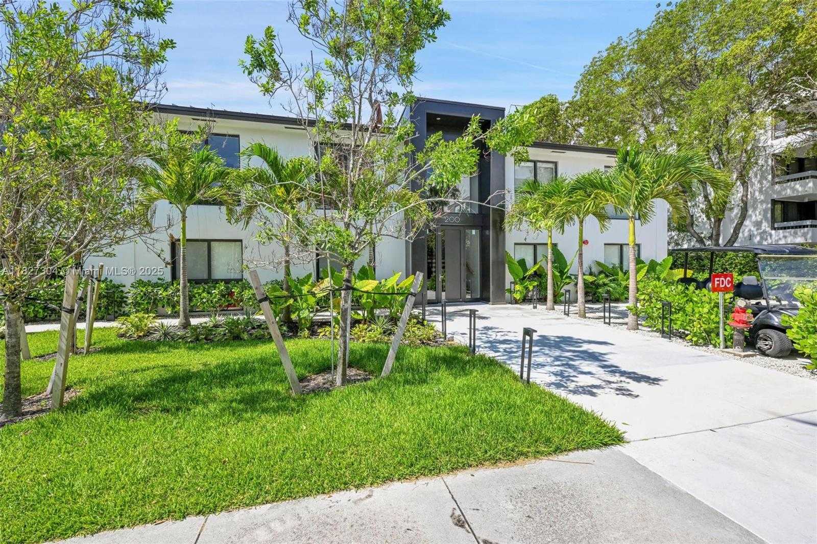 Small Image of 200 SUNRISE DR #200C, Key Biscayne Number 25