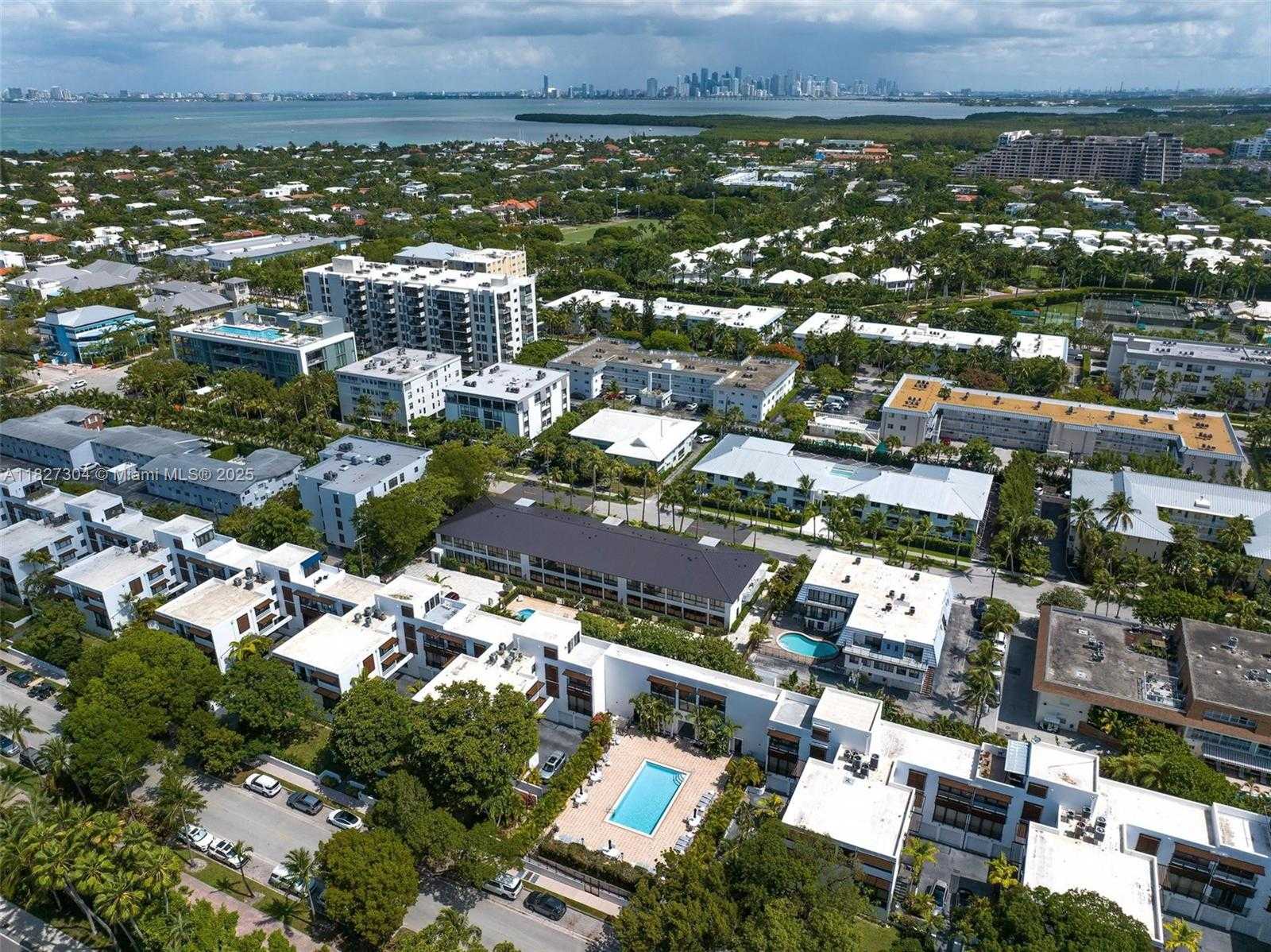 Small Image of 200 SUNRISE DR #200C, Key Biscayne Number 26
