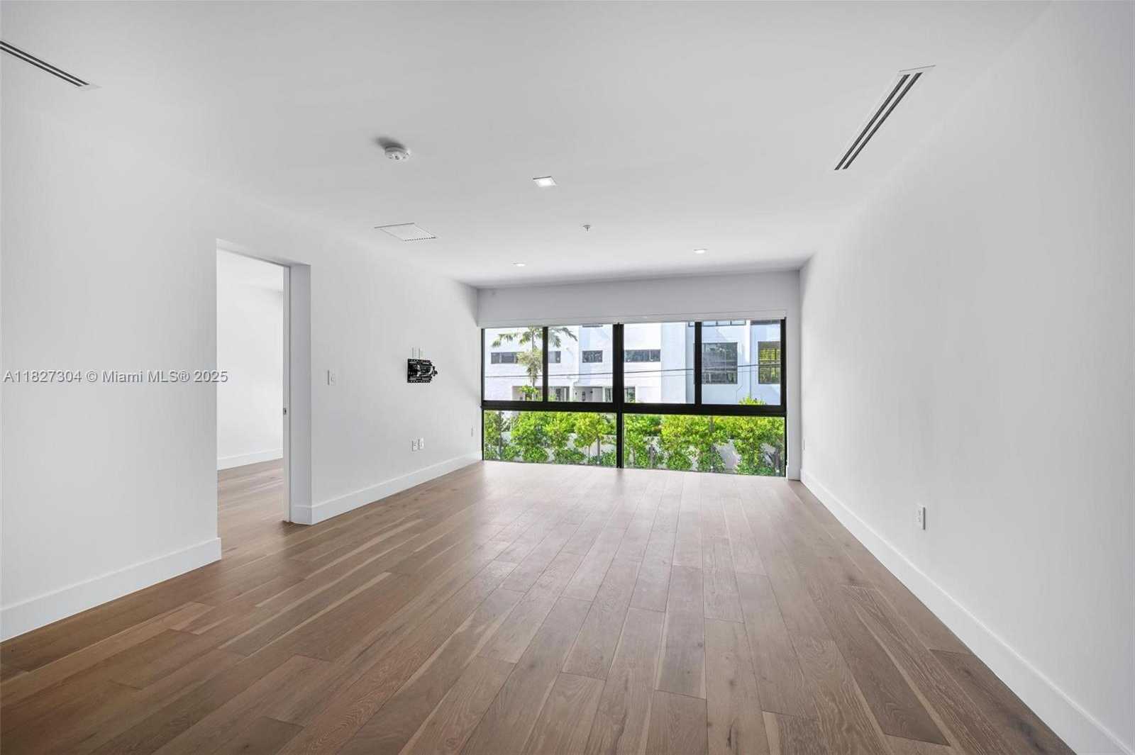 Small Image of 200 SUNRISE DR #200C, Key Biscayne Number 6