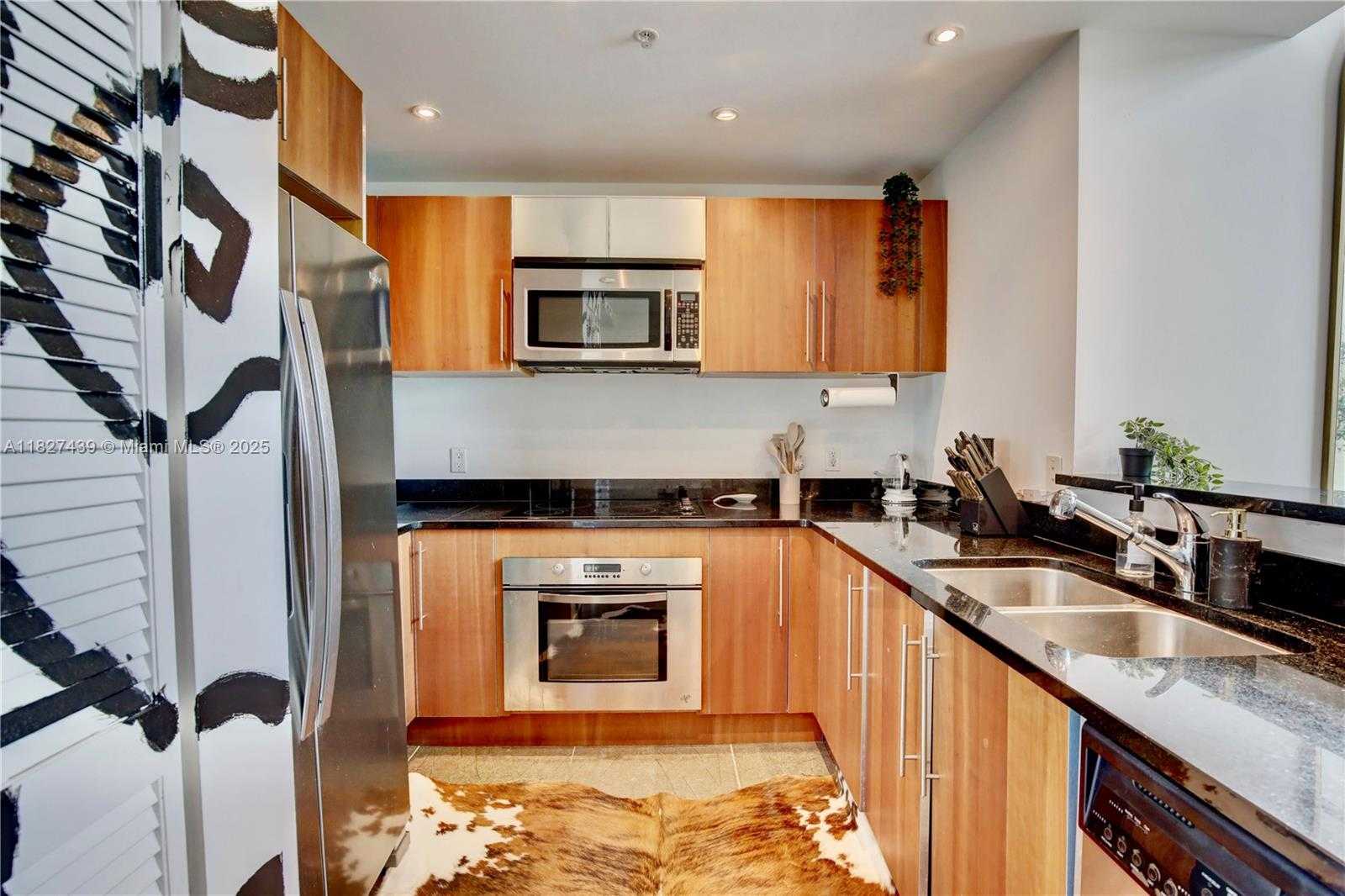 Small Image of 300 SOUTH BISCAYNE BLVD #L-626, Miami Number 2
