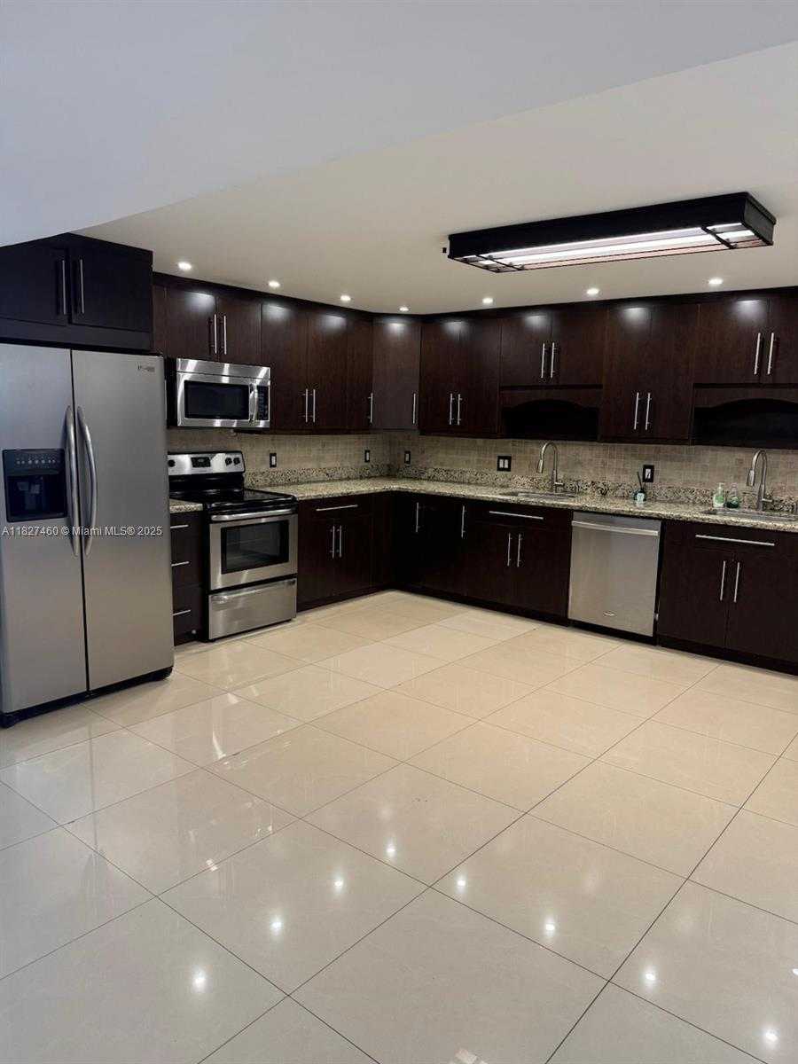 Small Image of 20401 NORTH EAST 30TH AVE #124-8, Aventura Number 2