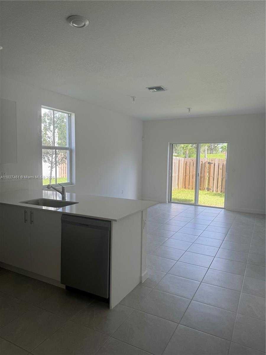 Small Image of 11931 NORTH WEST 47TH MNR, Coral Springs Number 5