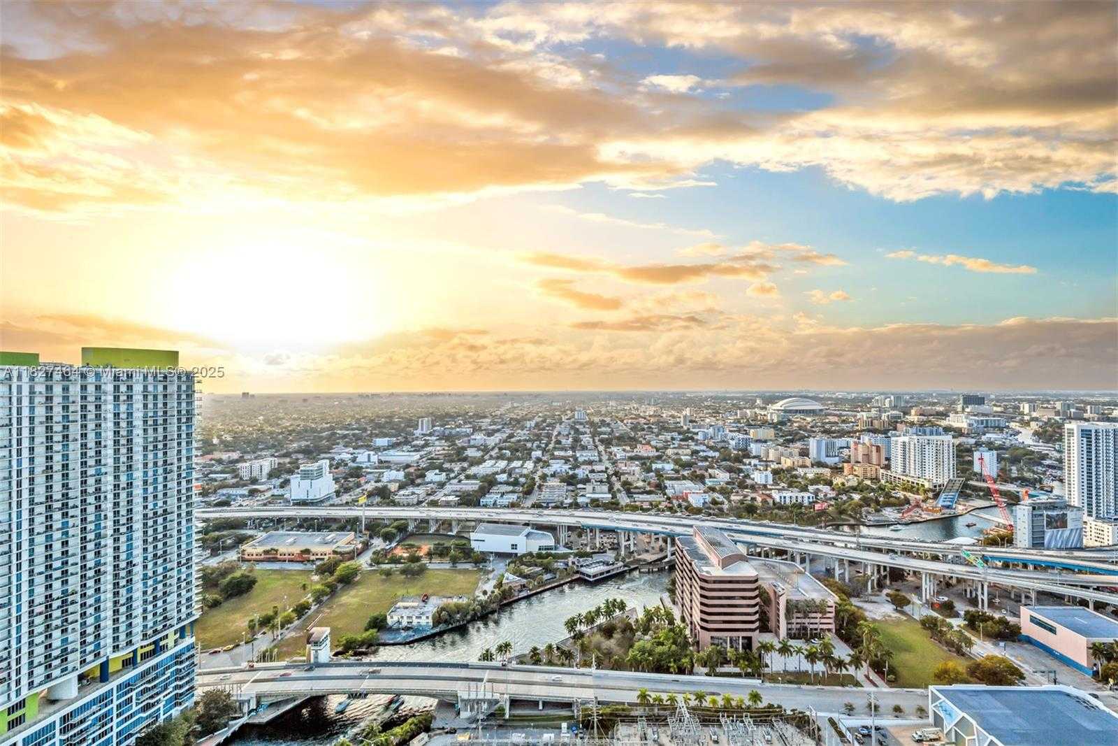 Small Image of 92 SOUTH WEST 3RD ST #4510, Miami Number 14