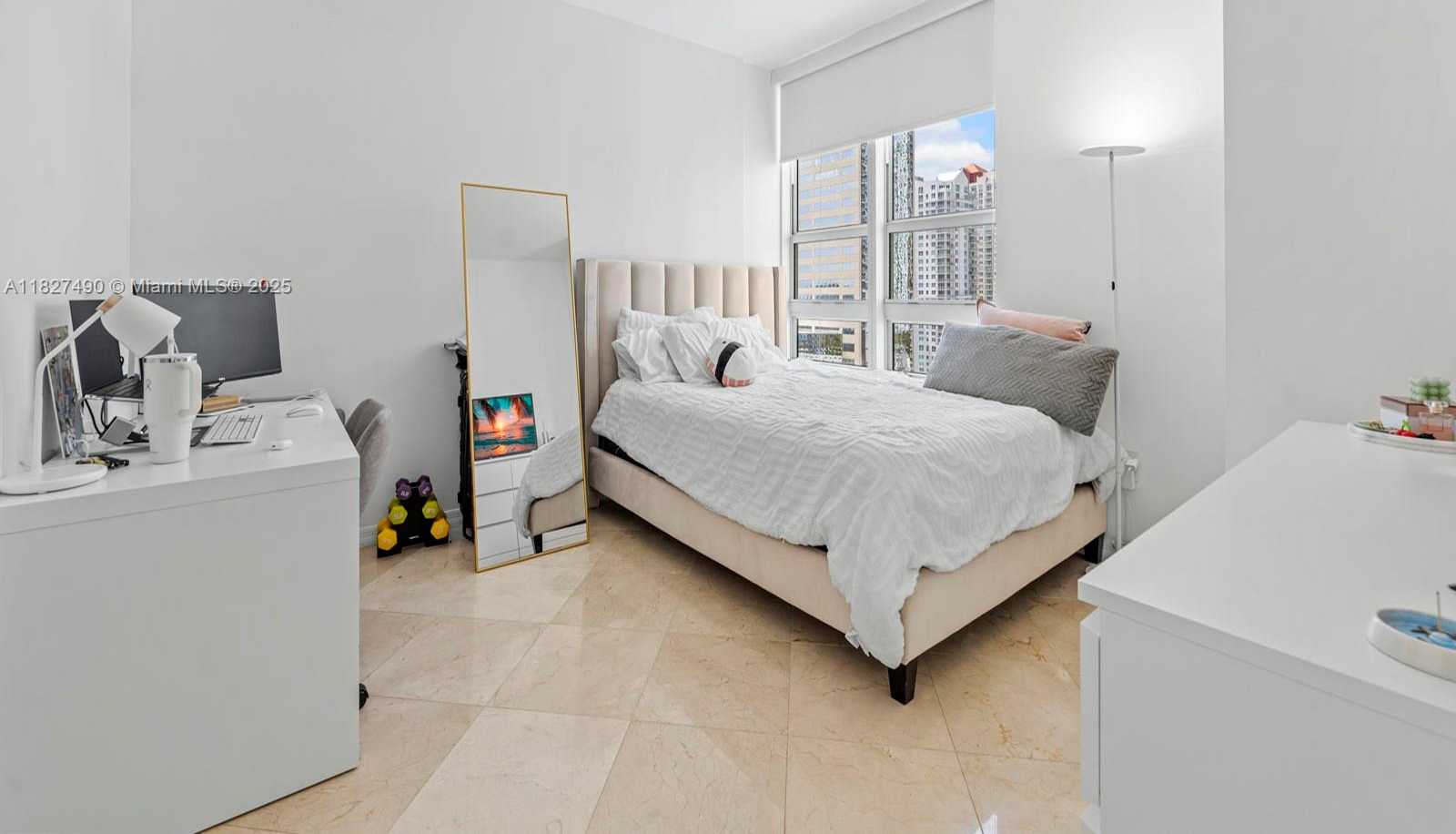 Small Image of 950 BRICKELL BAY DR #1807, Miami Number 14