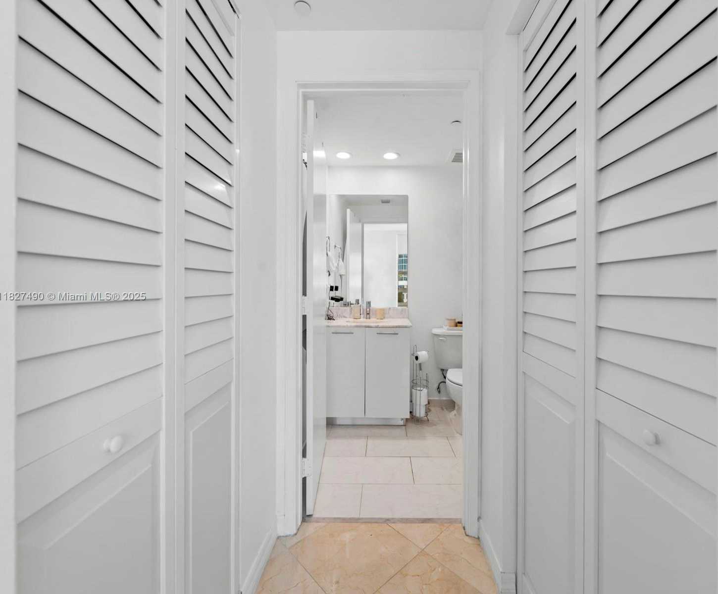 Small Image of 950 BRICKELL BAY DR #1807, Miami Number 16