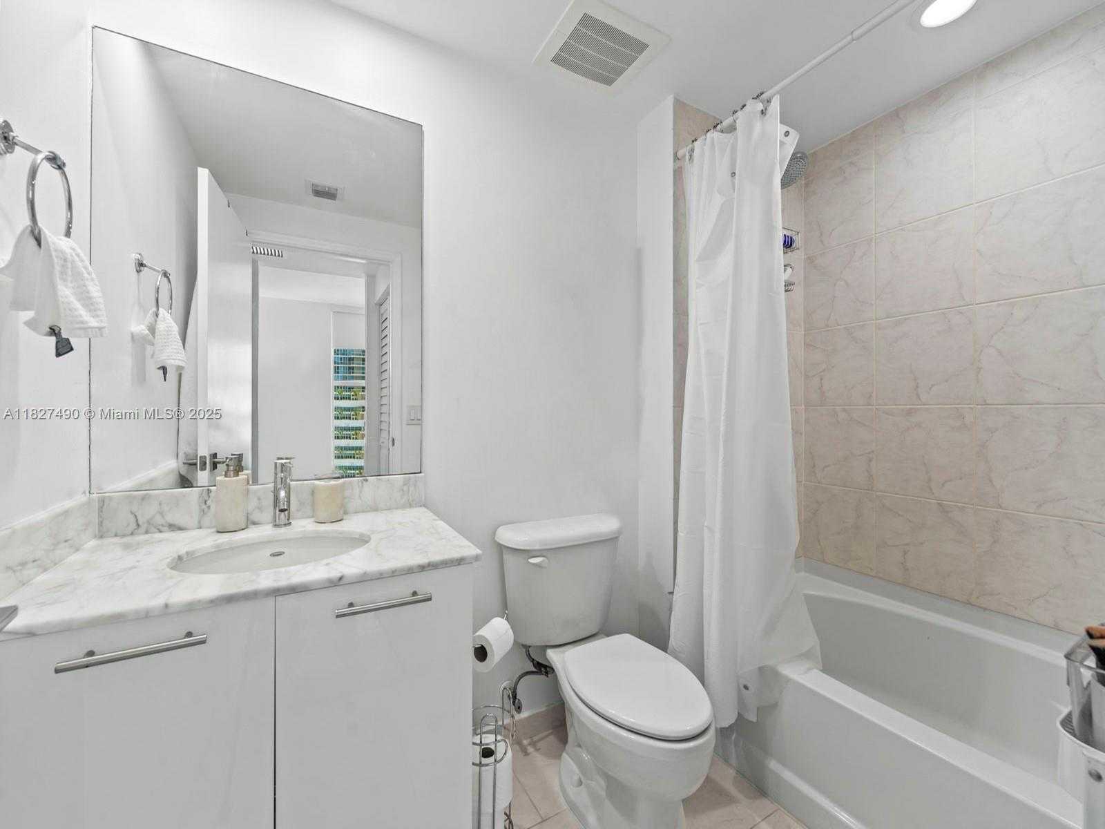 Small Image of 950 BRICKELL BAY DR #1807, Miami Number 18