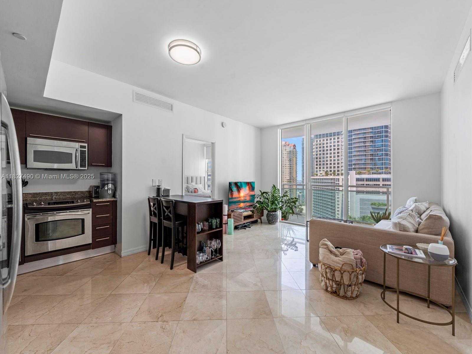 Small Image of 950 BRICKELL BAY DR #1807, Miami Number 3