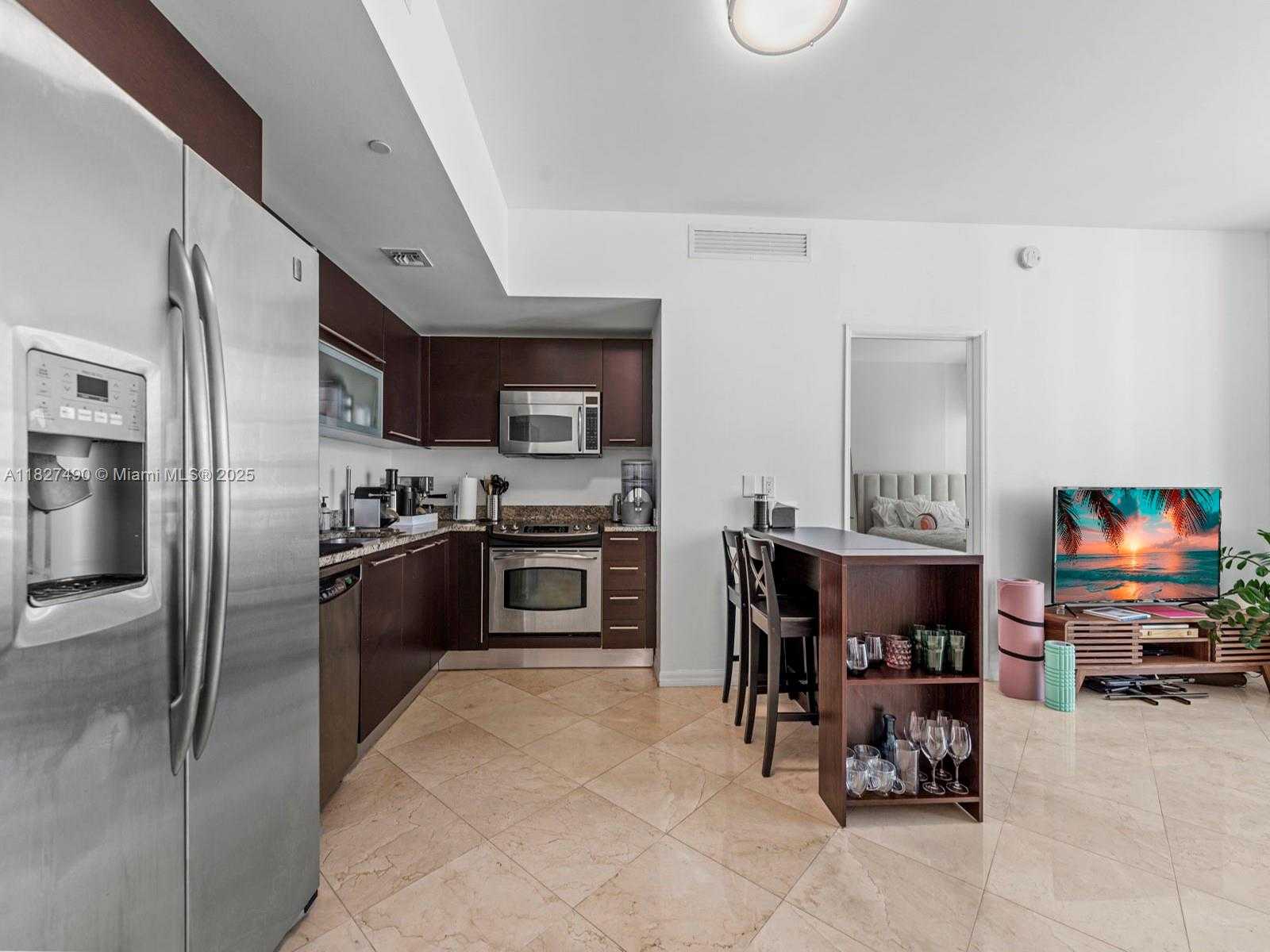 Small Image of 950 BRICKELL BAY DR #1807, Miami Number 4