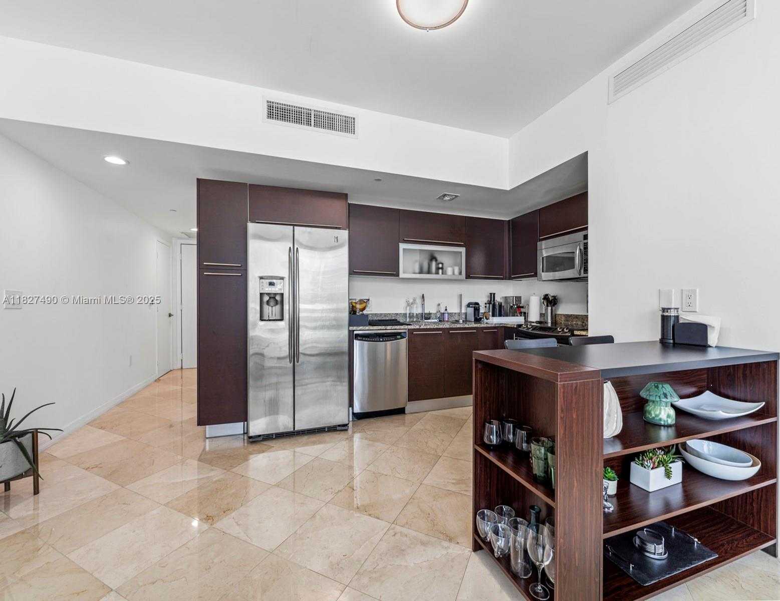 Small Image of 950 BRICKELL BAY DR #1807, Miami Number 5