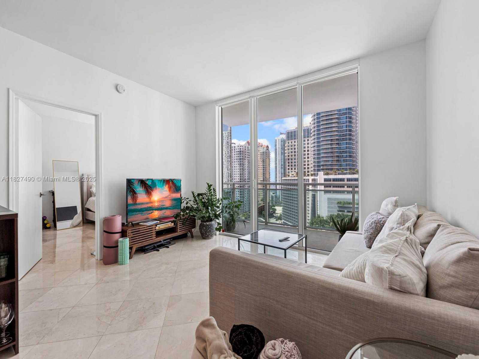 Small Image of 950 BRICKELL BAY DR #1807, Miami Number 6