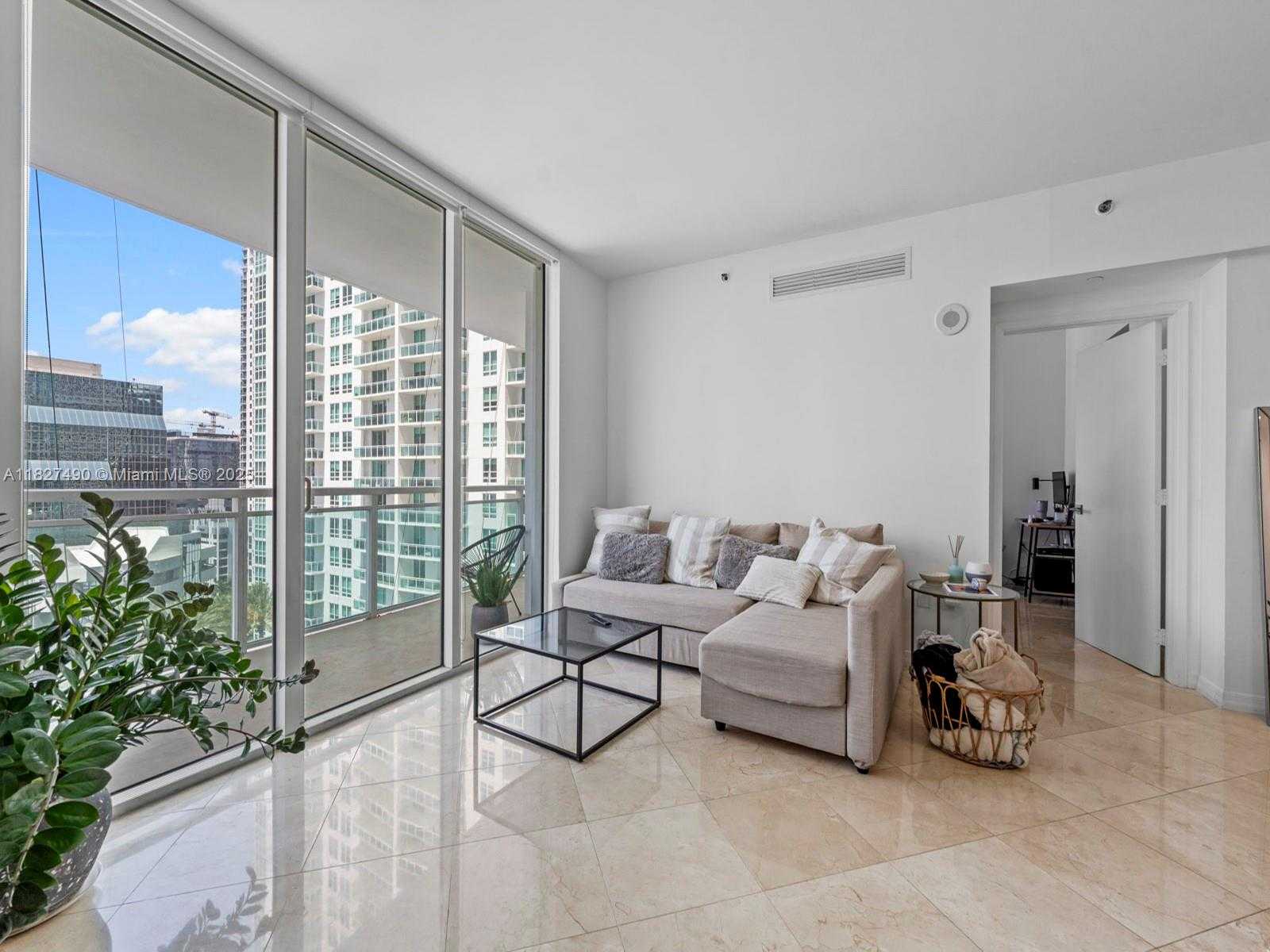 Small Image of 950 BRICKELL BAY DR #1807, Miami Number 7
