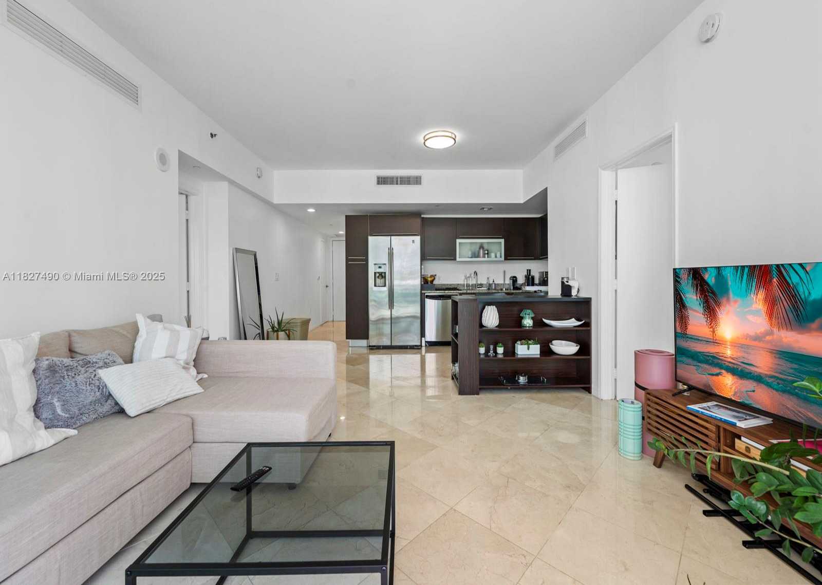 Small Image of 950 BRICKELL BAY DR #1807, Miami Number 8