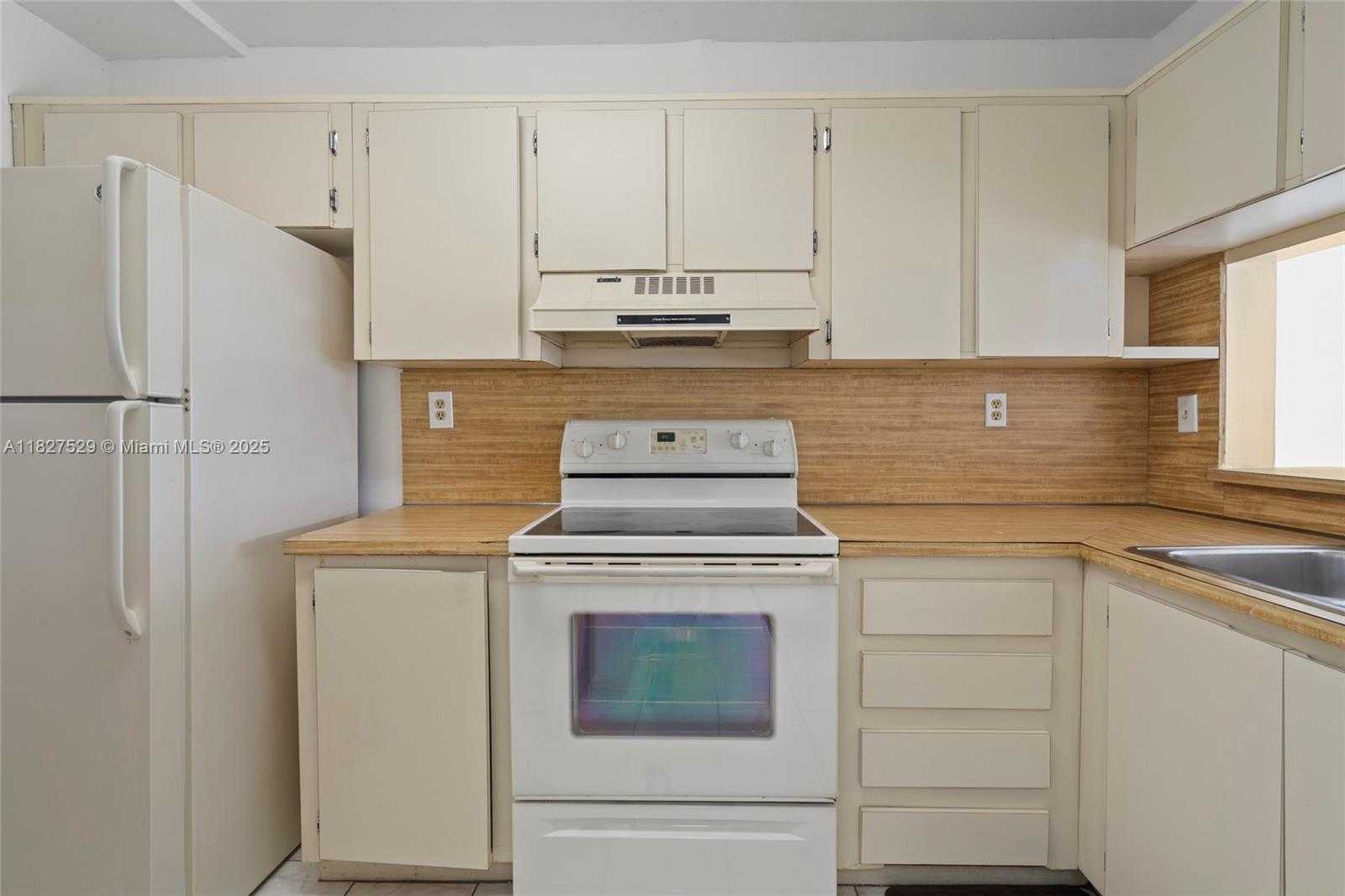 Small Image of 10290 NORTH WEST 9TH ST CIR #511, Miami Number 2
