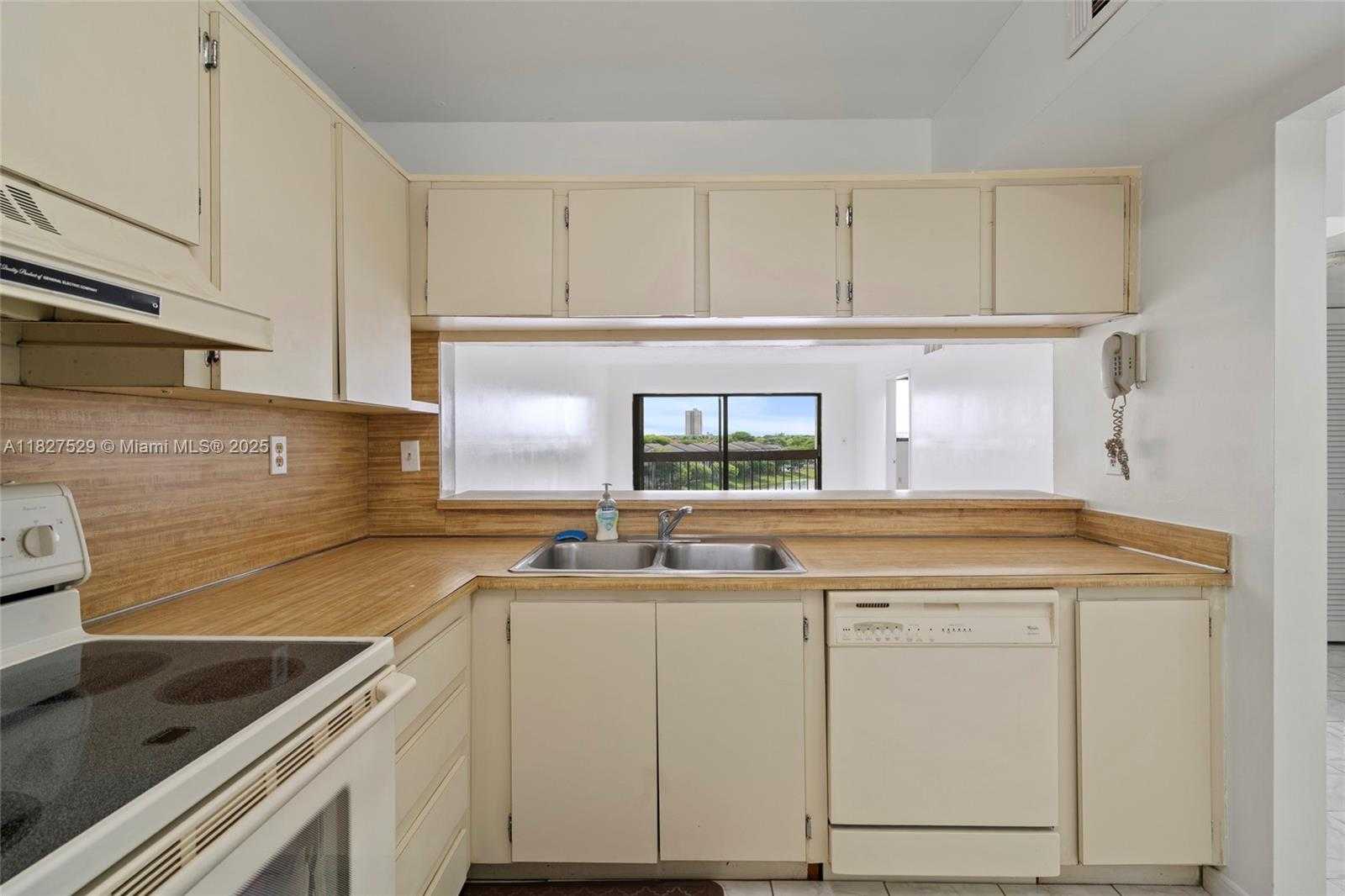 Small Image of 10290 NORTH WEST 9TH ST CIR #511, Miami Number 3