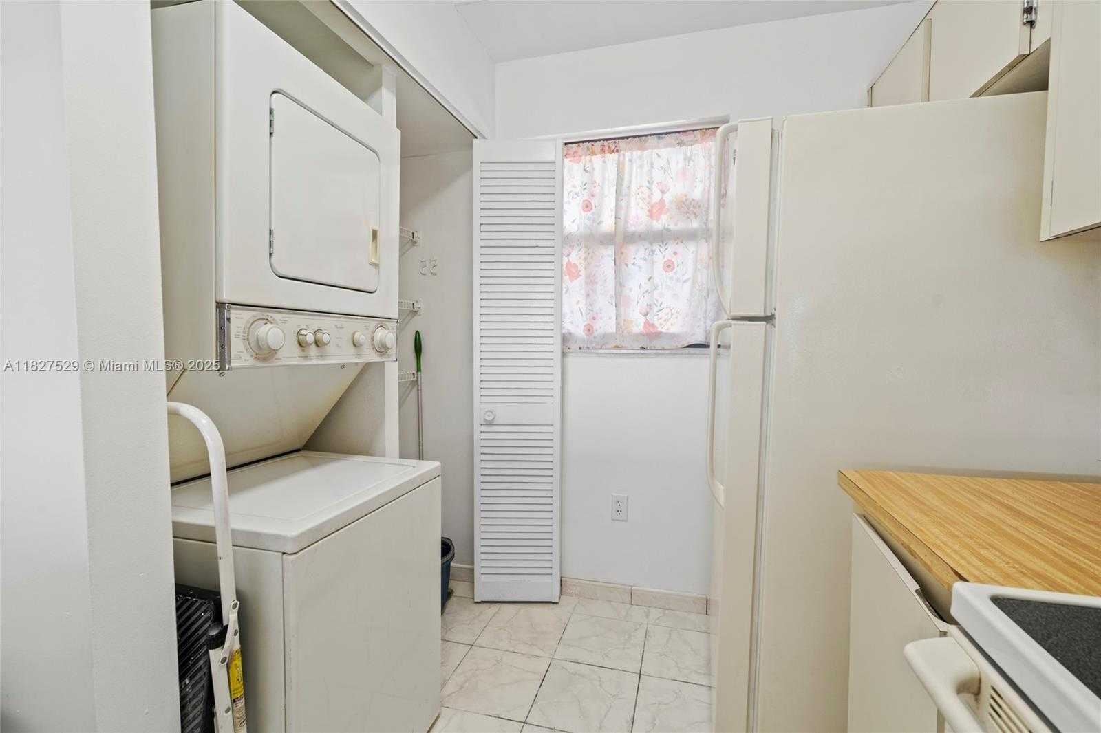 Small Image of 10290 NORTH WEST 9TH ST CIR #511, Miami Number 4