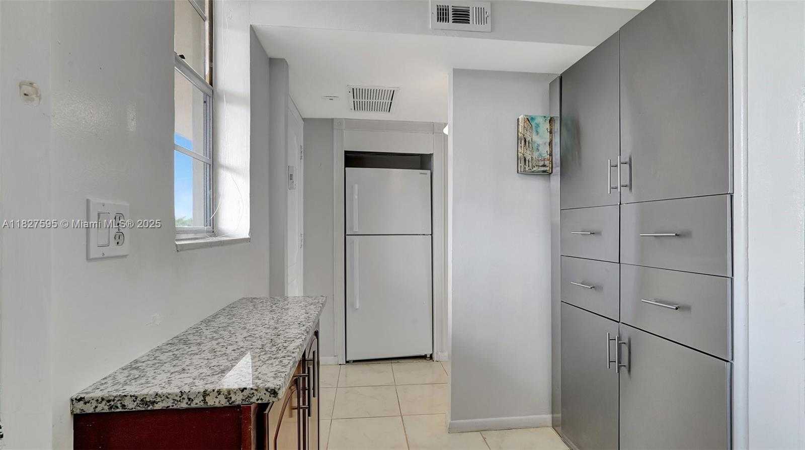 Small Image of 2905 POINT EAST DR #L514, Aventura Number 11