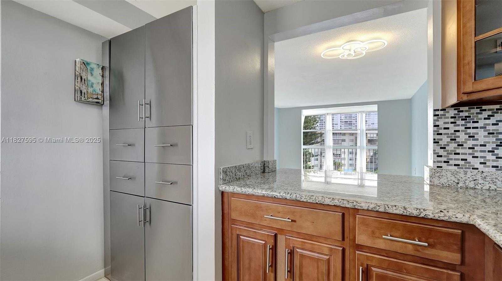 Small Image of 2905 POINT EAST DR #L514, Aventura Number 12