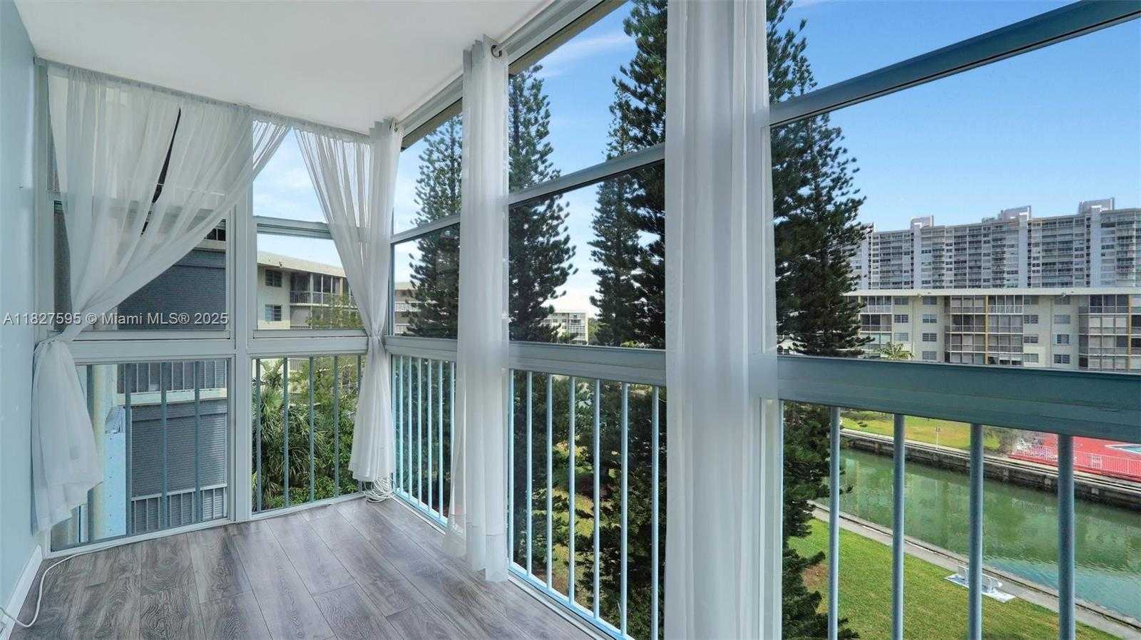 Small Image of 2905 POINT EAST DR #L514, Aventura Number 16