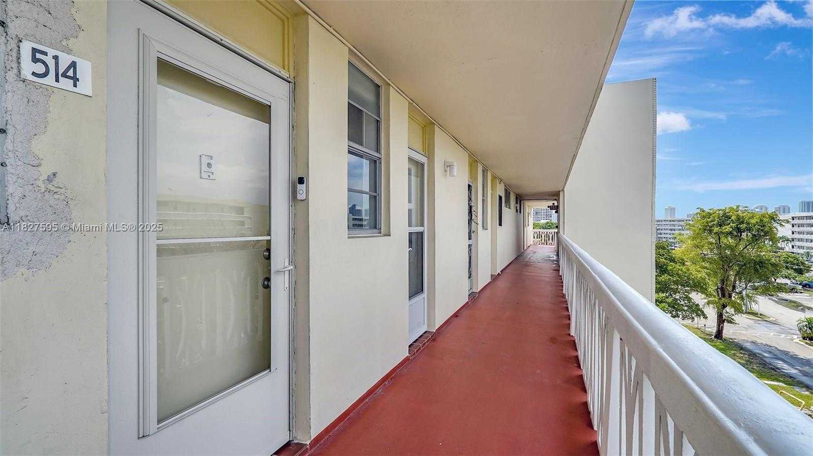 Small Image of 2905 POINT EAST DR #L514, Aventura Number 2
