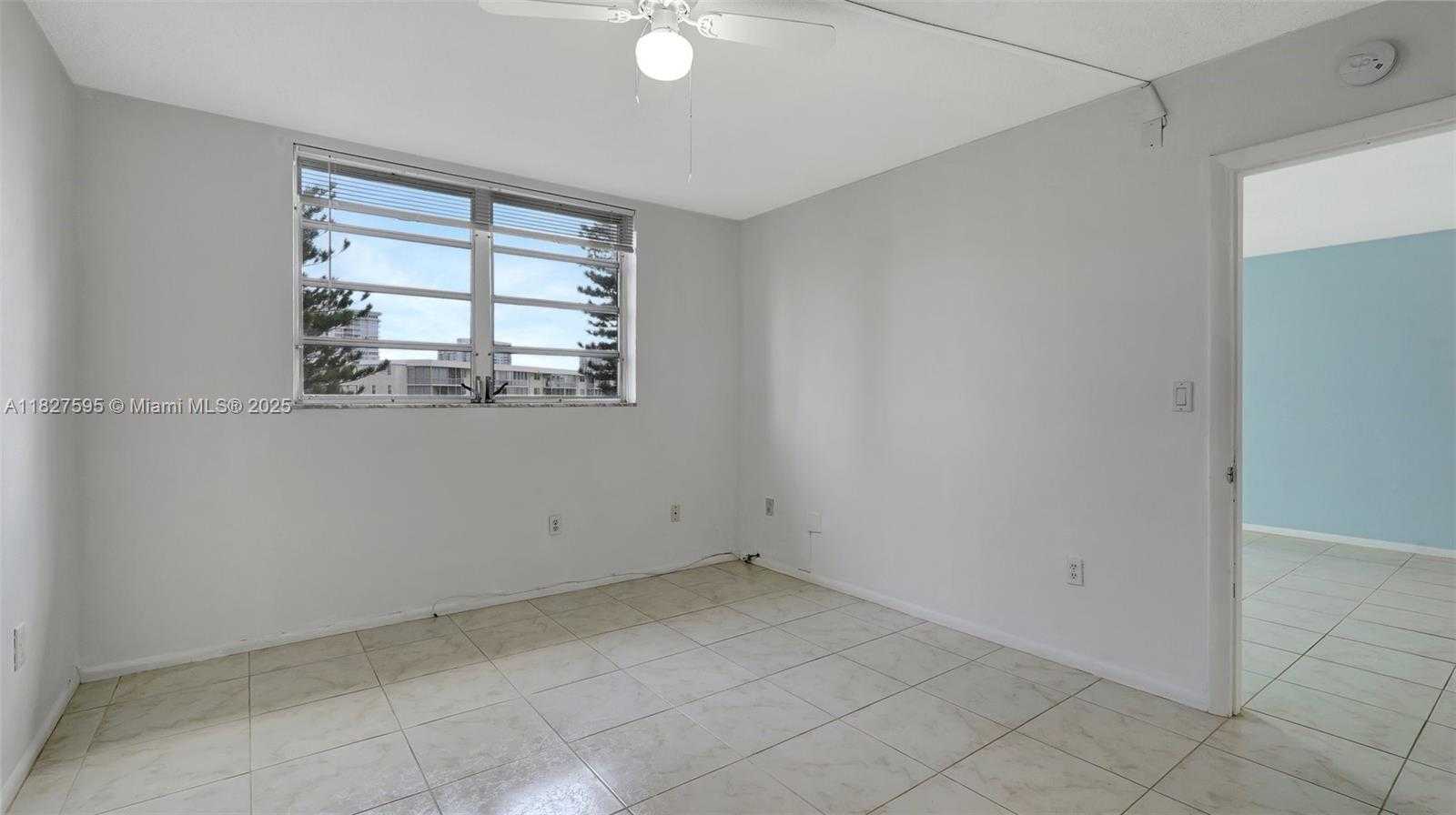 Small Image of 2905 POINT EAST DR #L514, Aventura Number 26