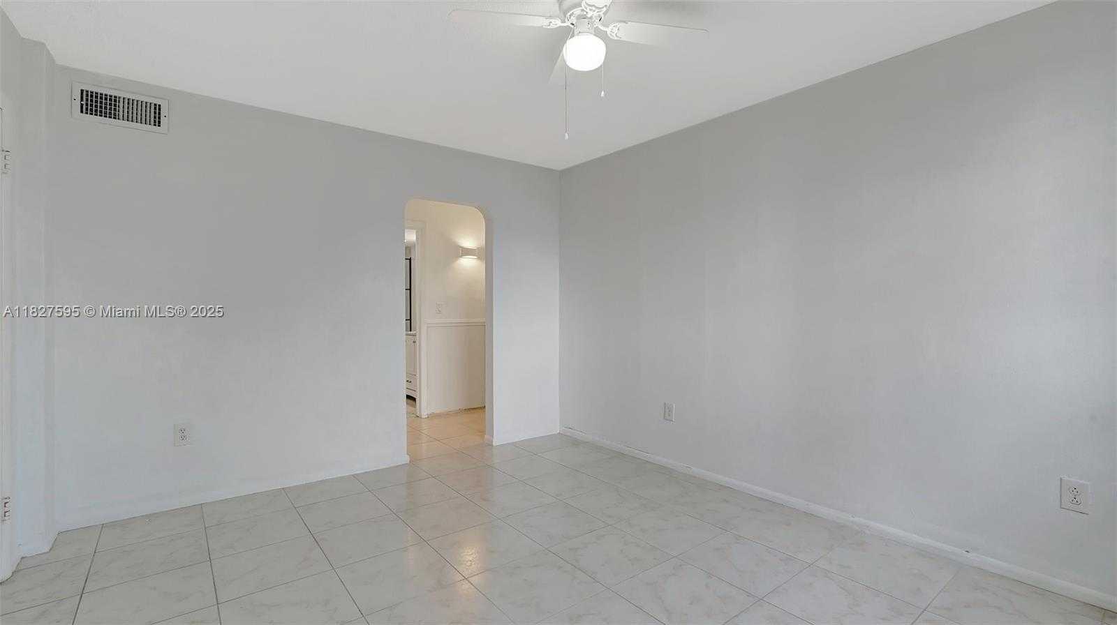 Small Image of 2905 POINT EAST DR #L514, Aventura Number 29