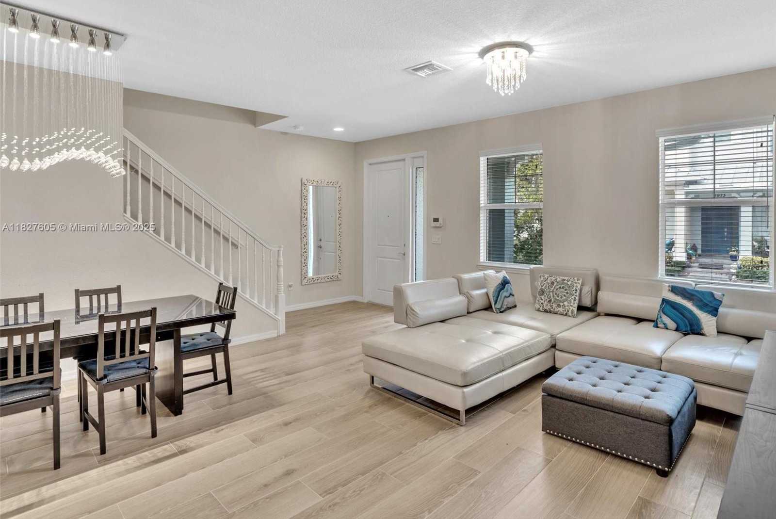 Small Image of 3976 POINCIANA LN, Hollywood Number 10