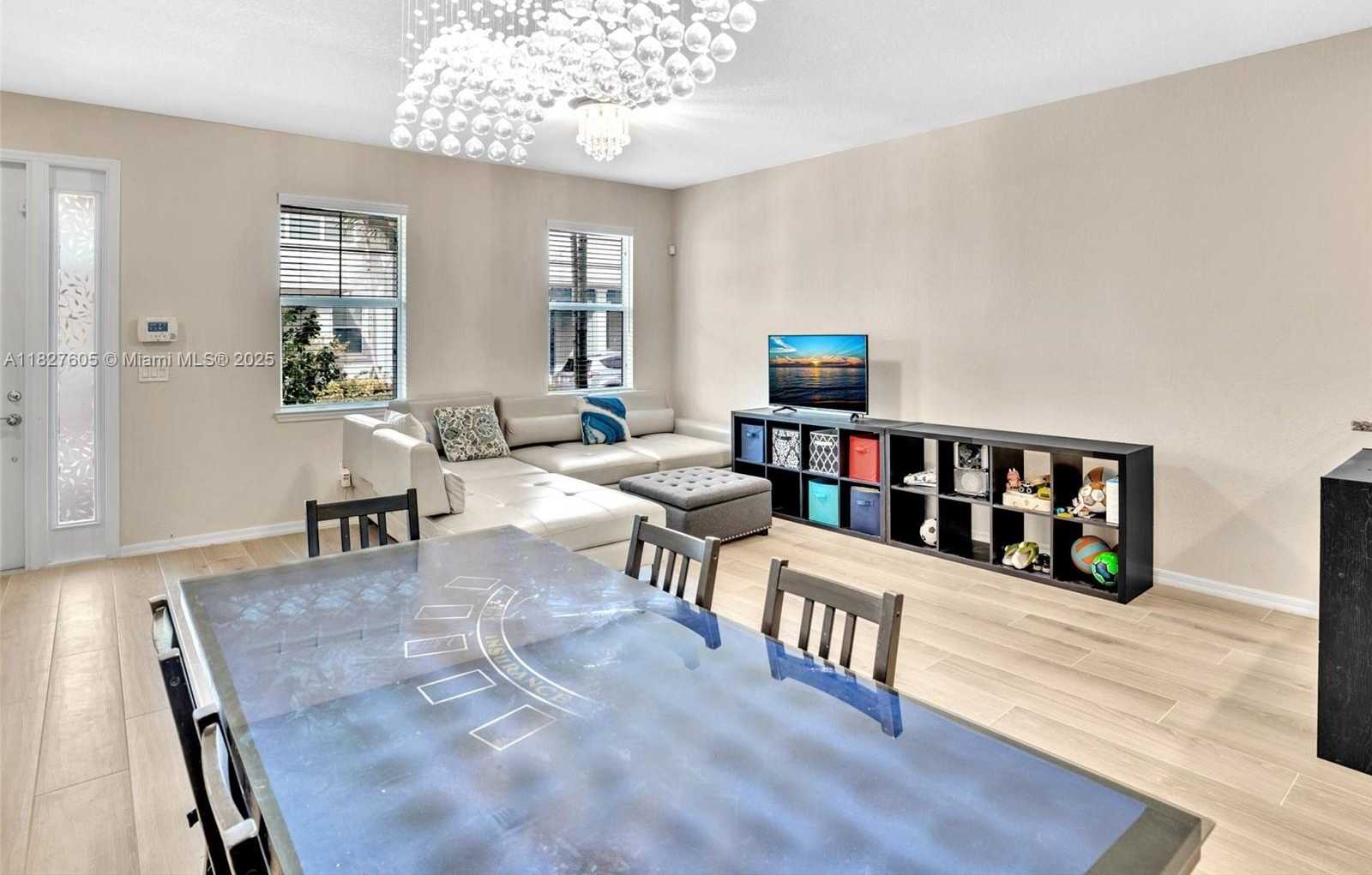Small Image of 3976 POINCIANA LN, Hollywood Number 12