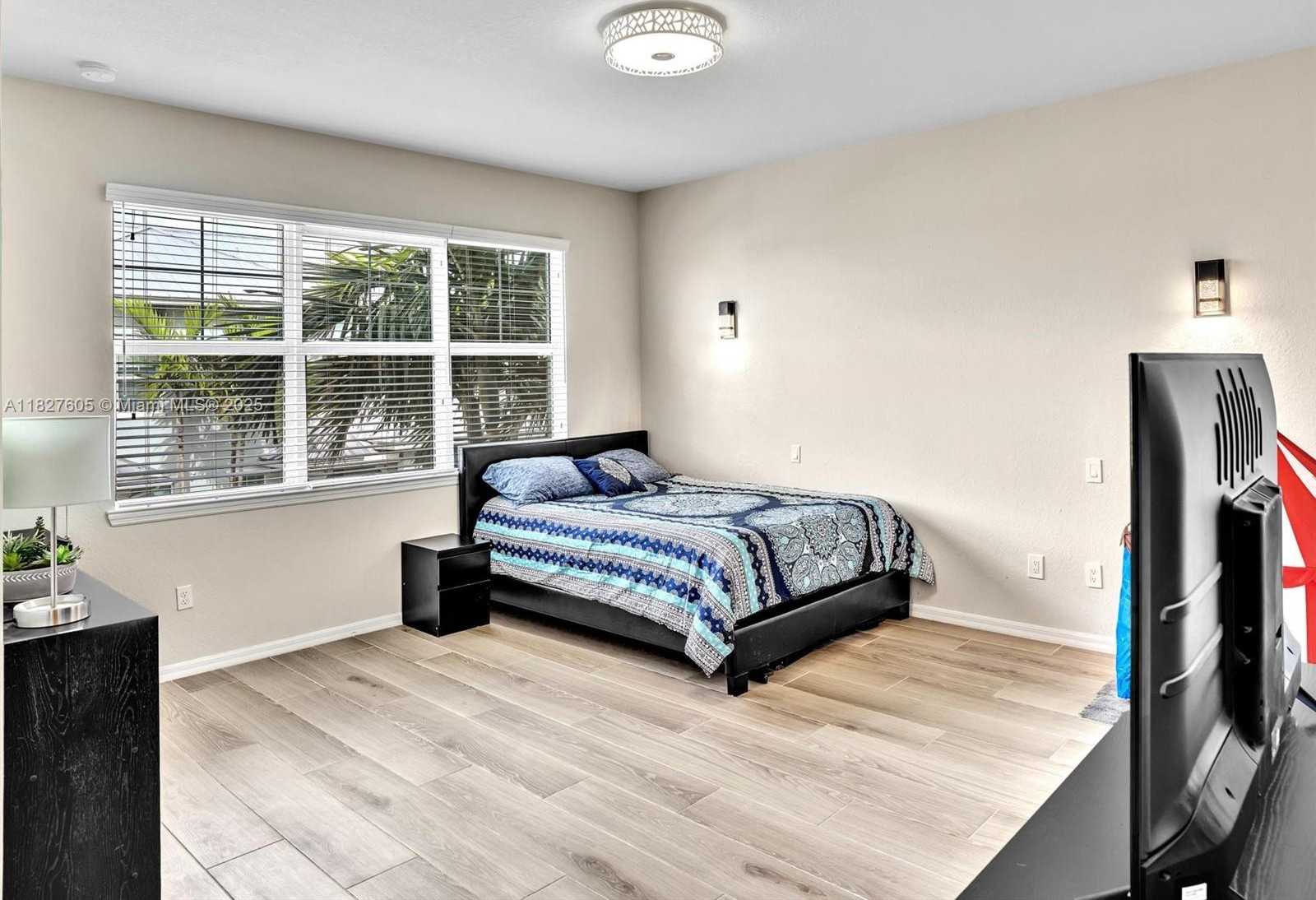 Small Image of 3976 POINCIANA LN, Hollywood Number 13