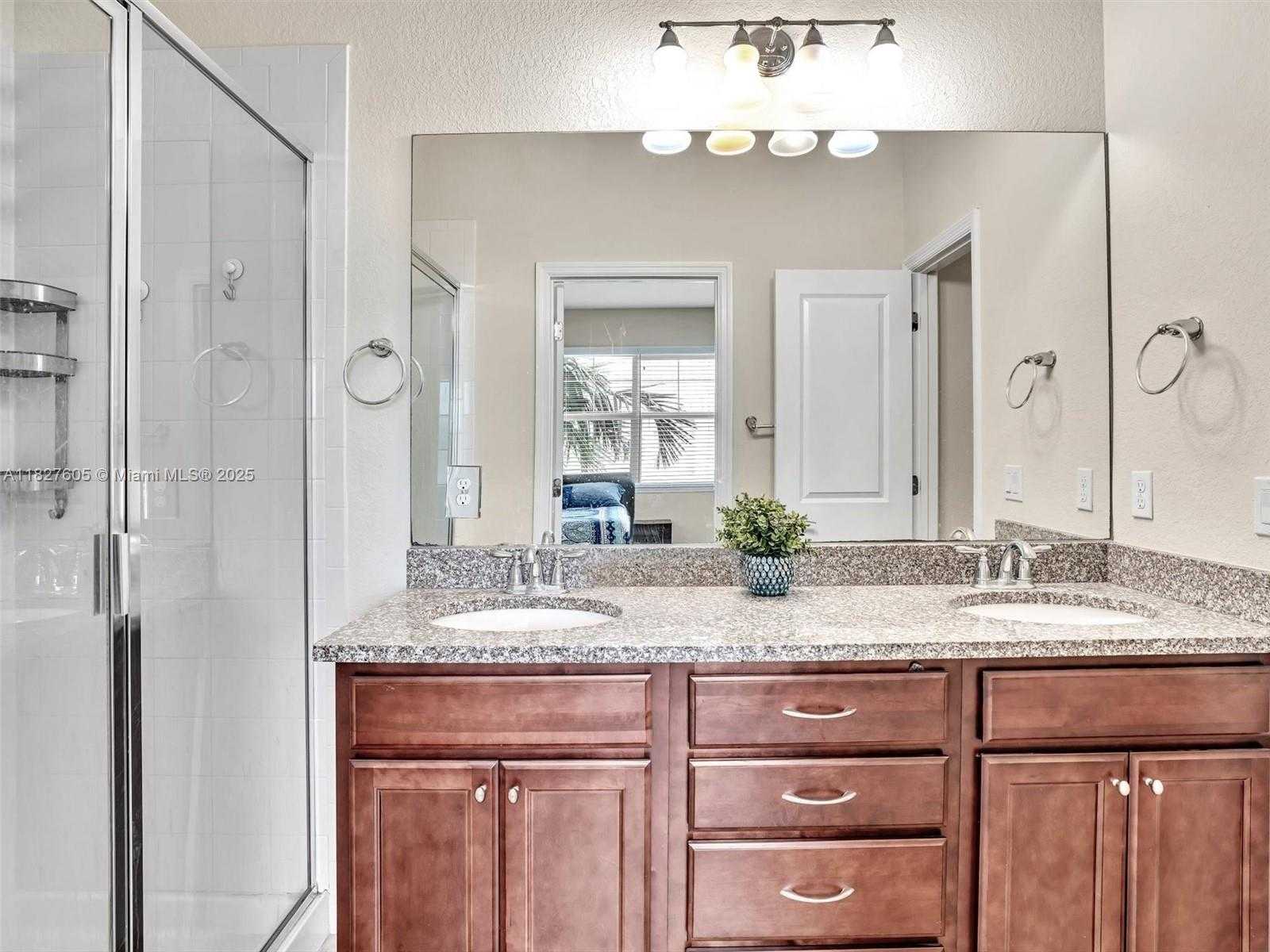 Small Image of 3976 POINCIANA LN, Hollywood Number 16