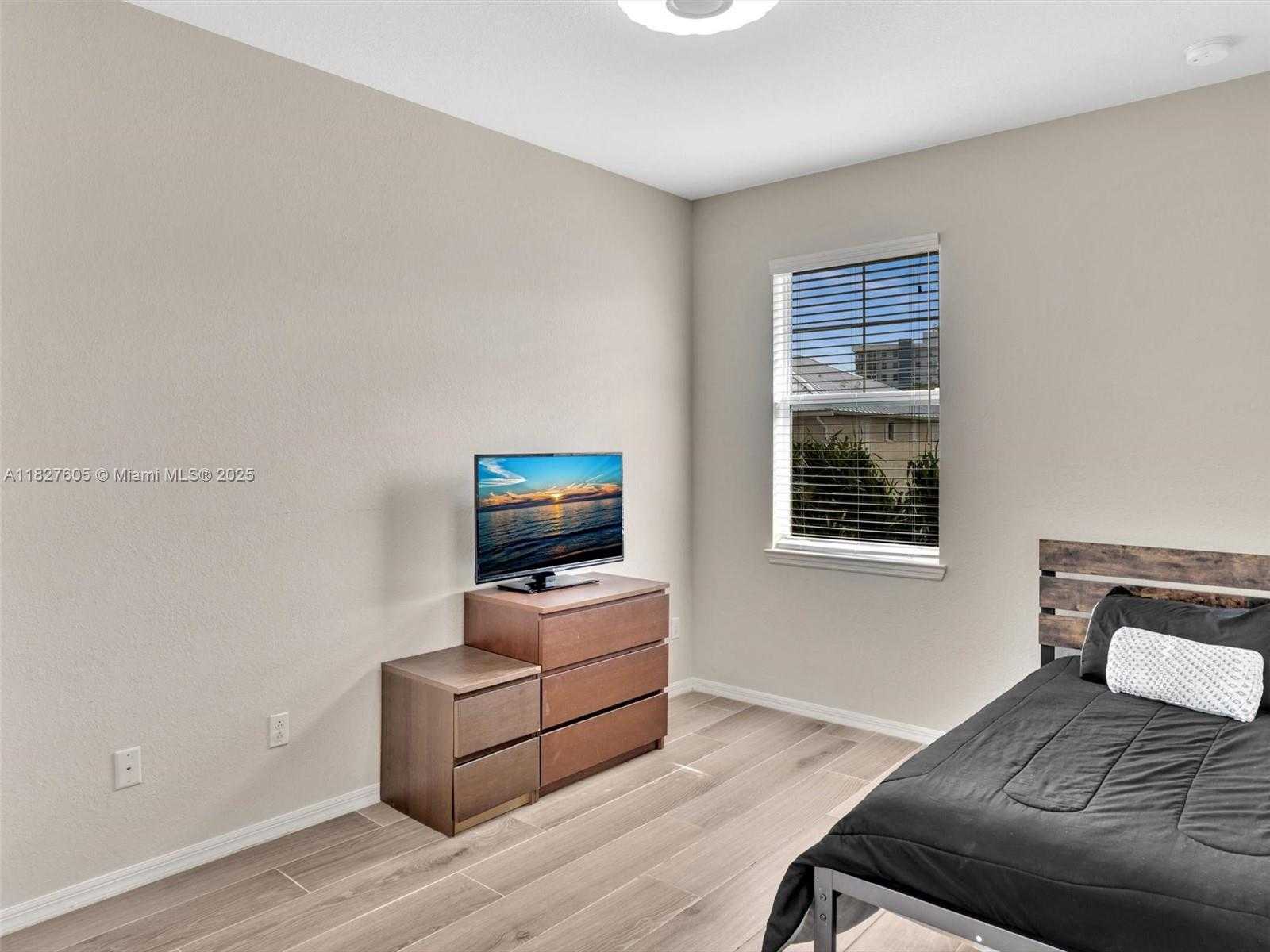 Small Image of 3976 POINCIANA LN, Hollywood Number 17