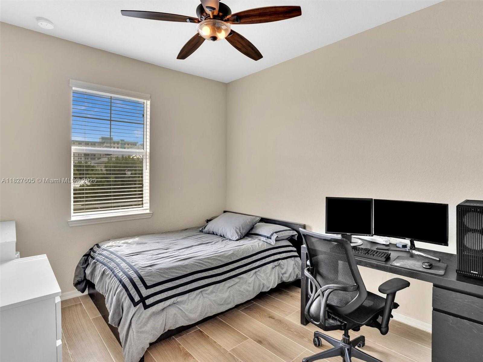 Small Image of 3976 POINCIANA LN, Hollywood Number 18