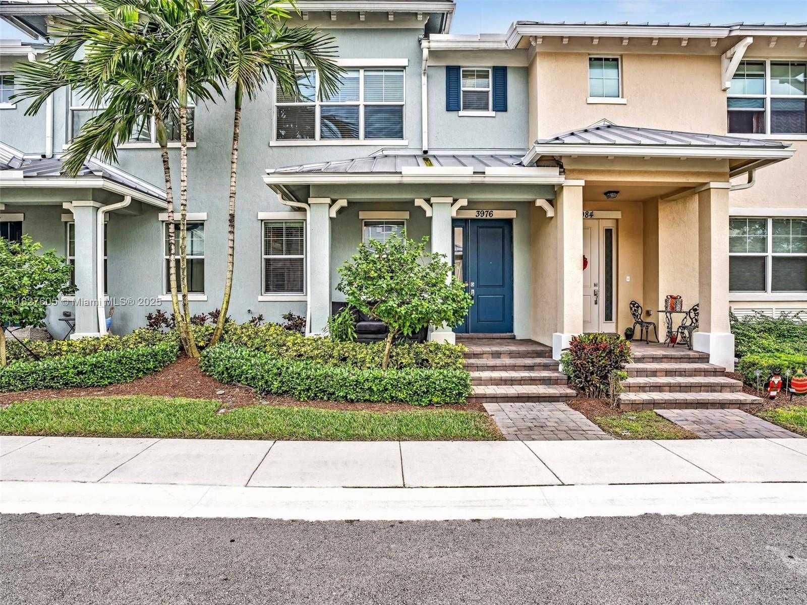 Small Image of 3976 POINCIANA LN, Hollywood Number 2